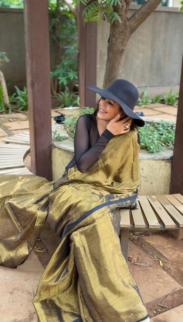 RangDhaaga Metallic golden with black border Raga Tissue Saree